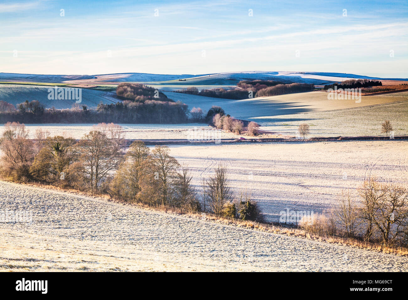 Una mattina il pupazzo di neve sui bassi di Marlborough nel Wiltshire. Foto Stock