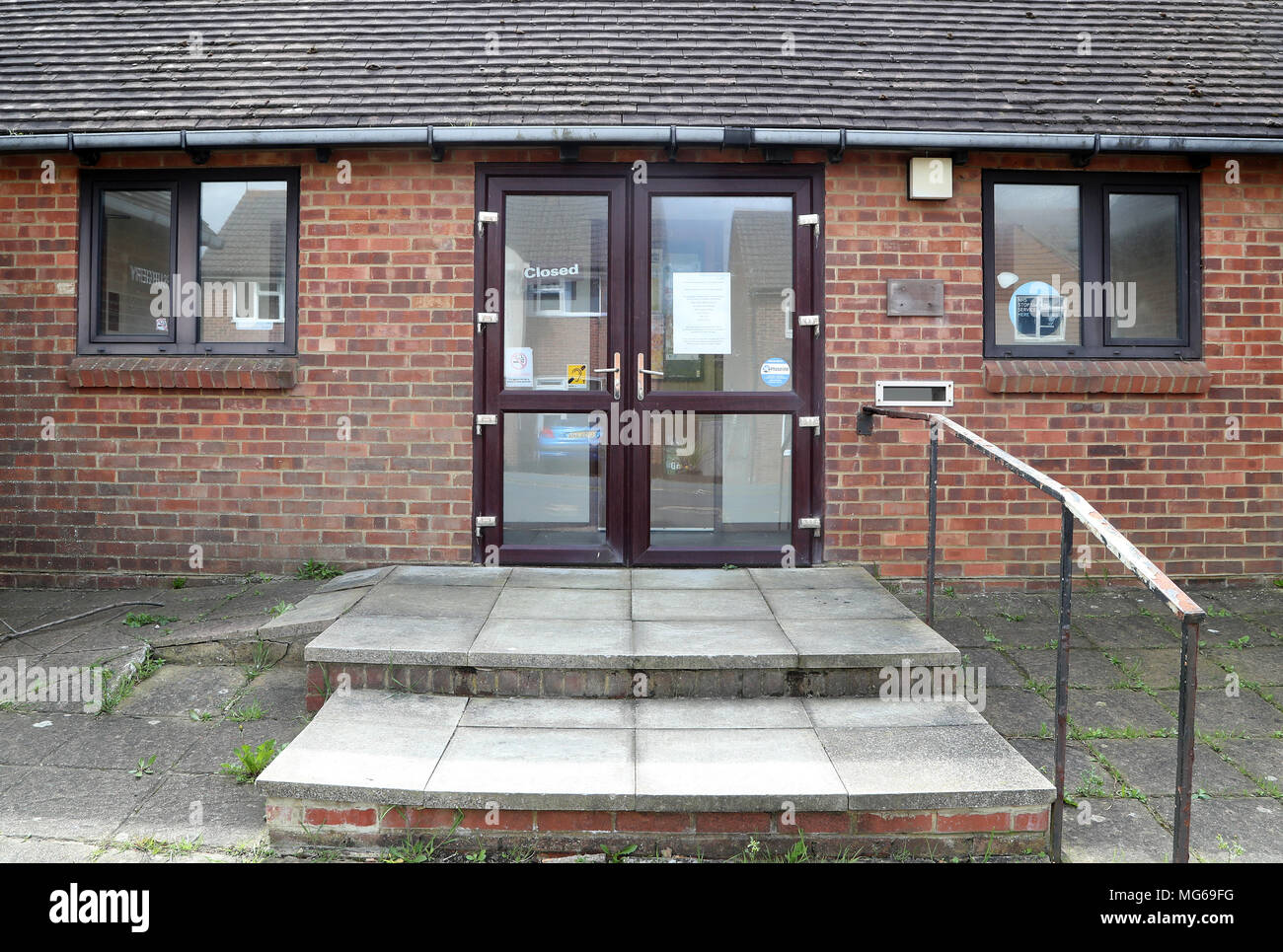 Strada Essenden chirurgia in St. Leonards, East Sussex, che ora è chiuso come polizia indagare la morte del dottor Tito Bradley il cui corpo era stato trovato lungo con la sua fidanzata Noemi Gergely in un bagno di hotel in Capo Verde prima di questo mese. Foto Stock