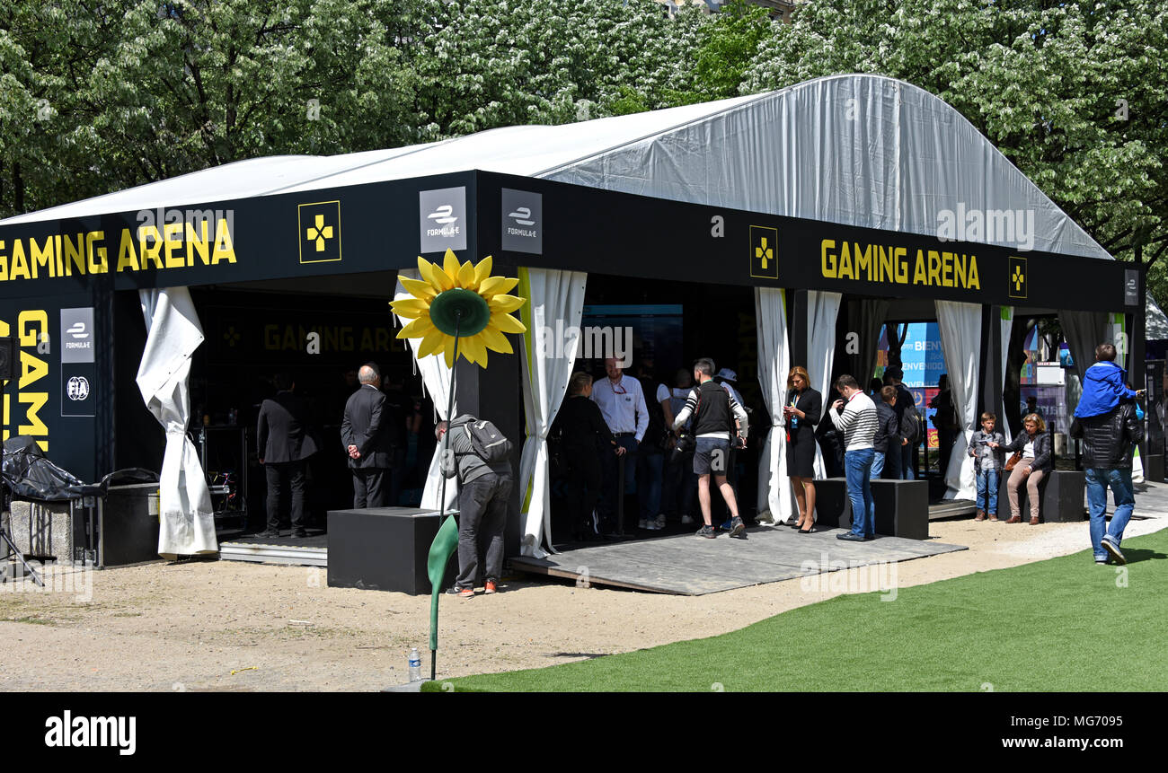 Parigi, Francia. 27 apr, 2018. Il Qatar Airway Paris, Paris E-Prix 2018, E-villaggio, Parigi, Francia, Europa Credito: Claude thibault/Alamy Live News Foto Stock