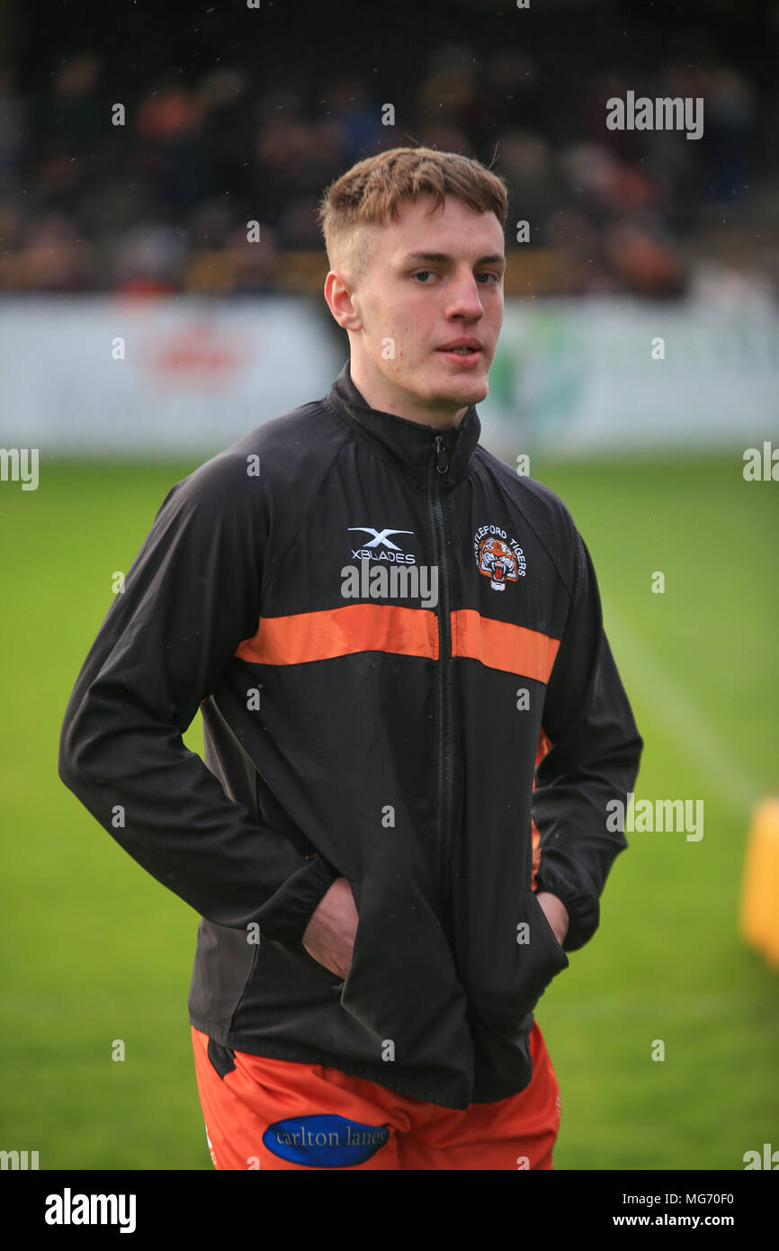 Castleford, Regno Unito. Il 27 aprile 2018 , Mend-a-tubo Jungle, Castleford, Inghilterra; Betfred Super League Rugby, Castleford Tigers v Wakefield Trinità; Jake Trueman di Castleford tigri nel warm up Credit: News immagini /Alamy Live News Foto Stock