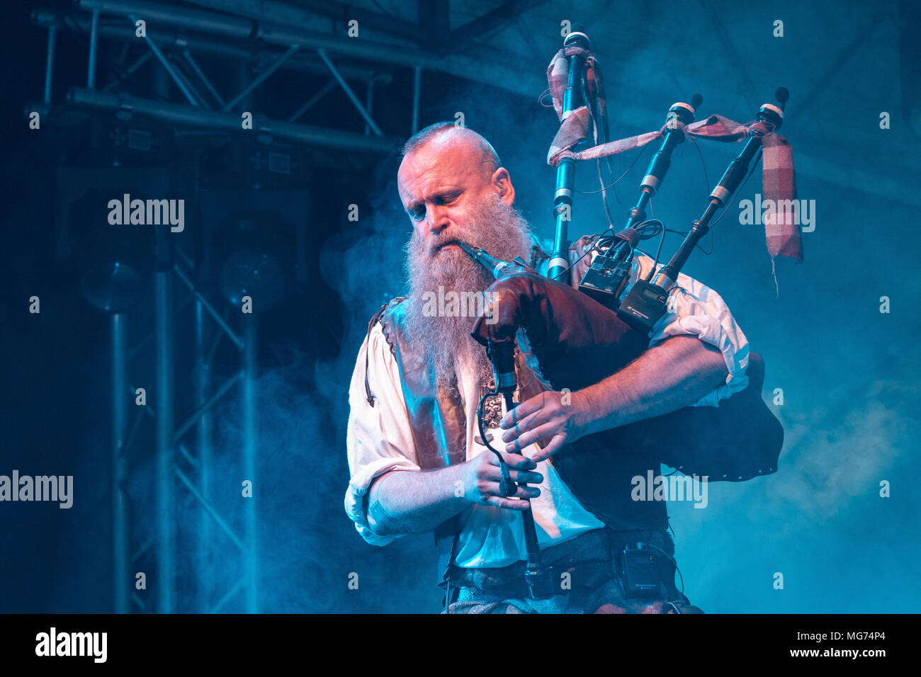 Milano, Italia - 25 Aprile 2018: Scottish folk-band Saor Patrol, da Kincardine in Scozia, esegue Insubria Festival di Marcallo con Casone (MI). Brambilla Simone Live News fotografo Credito: Simone Brambilla/Alamy Live News Foto Stock