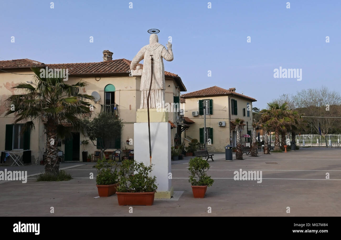 Il vecchio villaggio di pescatori lungo la costa Tirreno, Roma, Italia Foto Stock