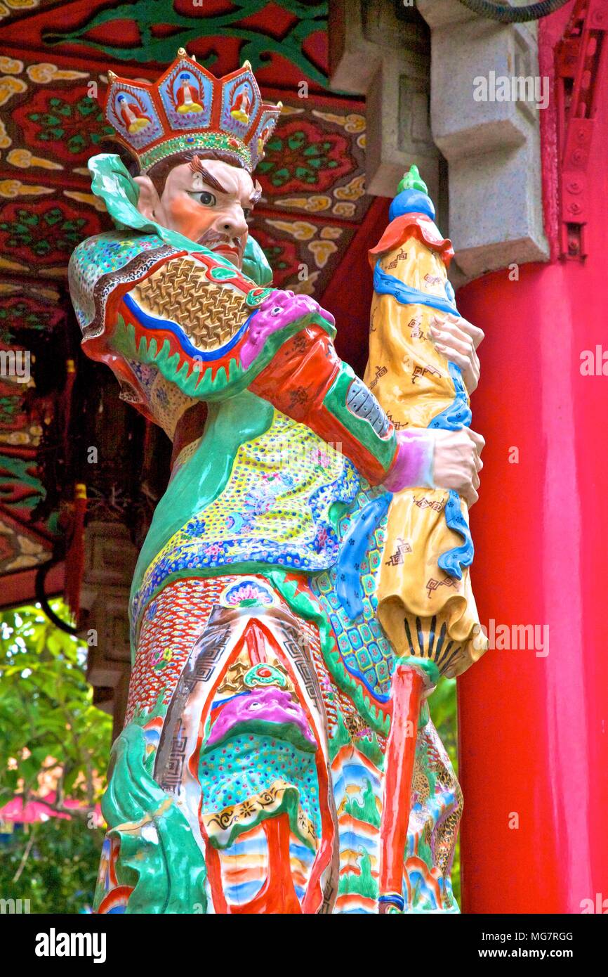 Statua di Vaisravana uno dei quattro re celeste a Wong Tai Sin Temple, Hong Kong, Cina, Sud-est asiatico Foto Stock