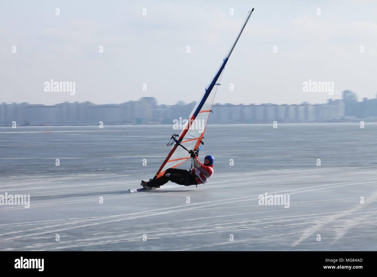 Partecipante la Coppa del mondo in barca a vela in inverno, discipline snowkiting e windsurf. San Pietroburgo dal 28 febbraio al 3 marzo 2014 Foto Stock