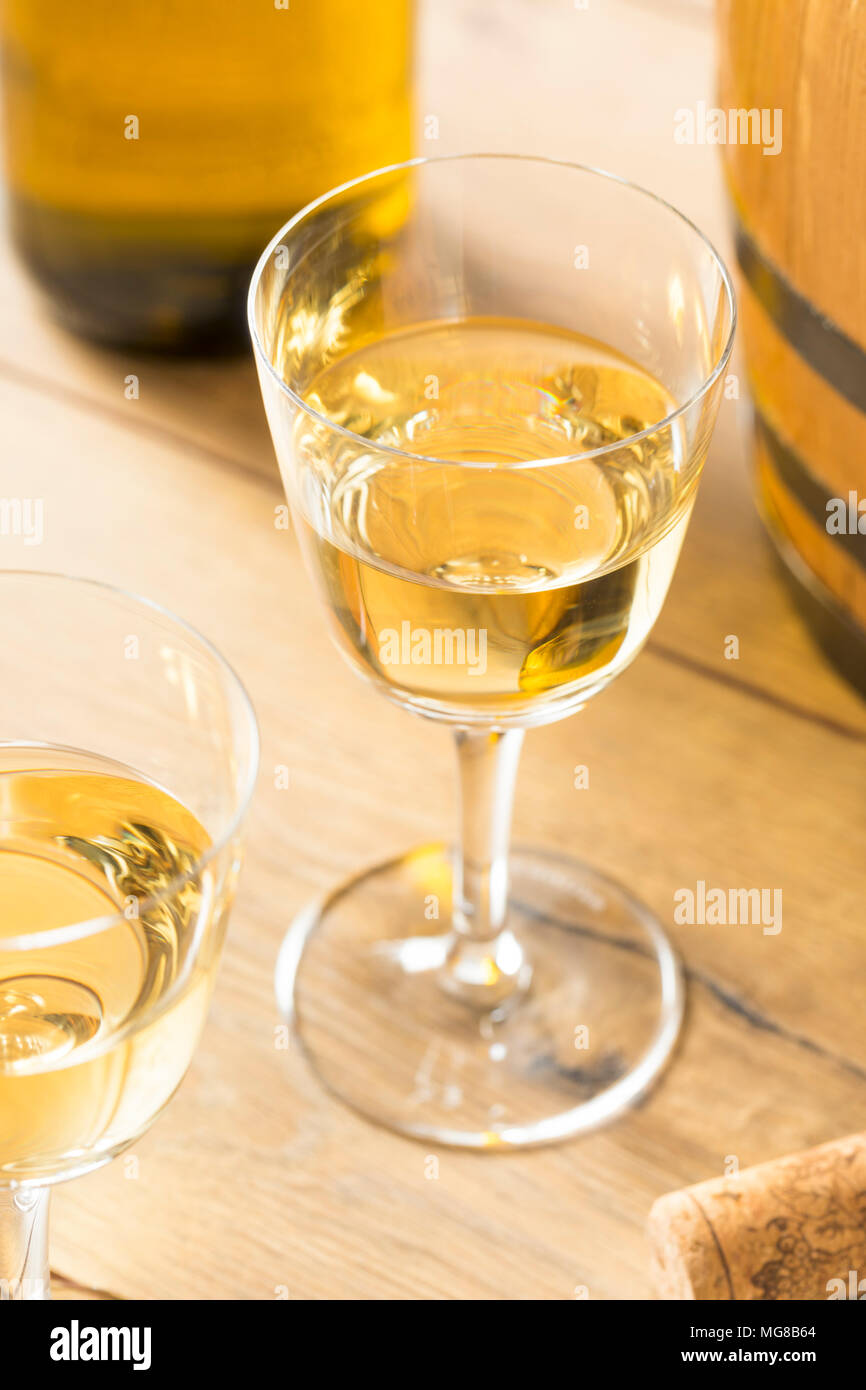 Francese a secco Sherry Vino da dessert in un bicchiere Foto Stock