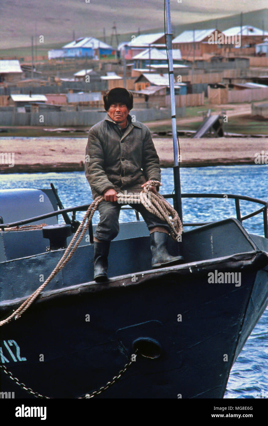 Lago Baikal, Pribaikalsky parco nazionale. Pescatore al villaggio di tutai. Di discesa dei Buriati. Foto Stock