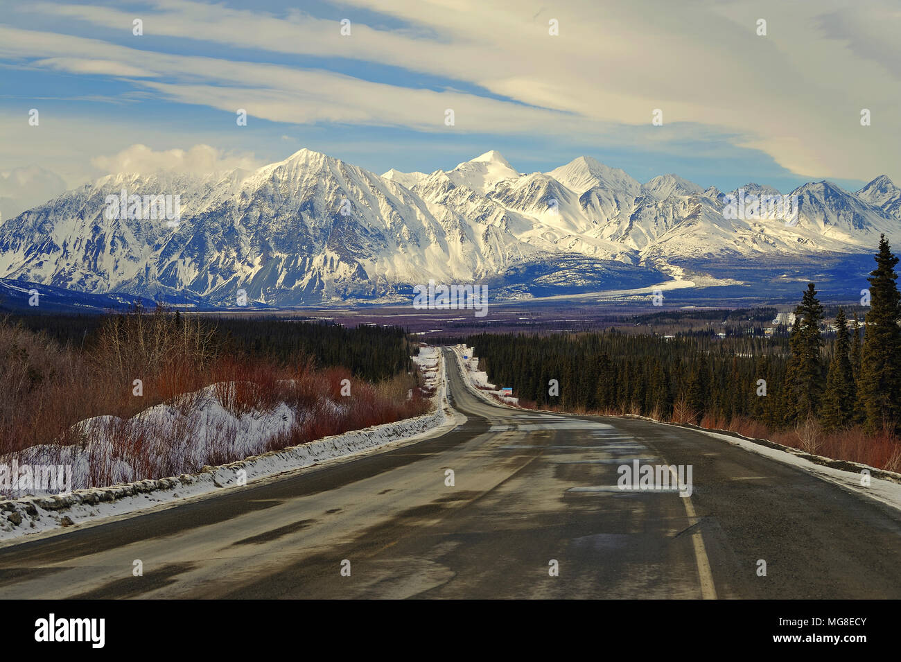 Haines strada in inverno, dietro le montagne Kluane, Yukon, Canada Foto Stock
