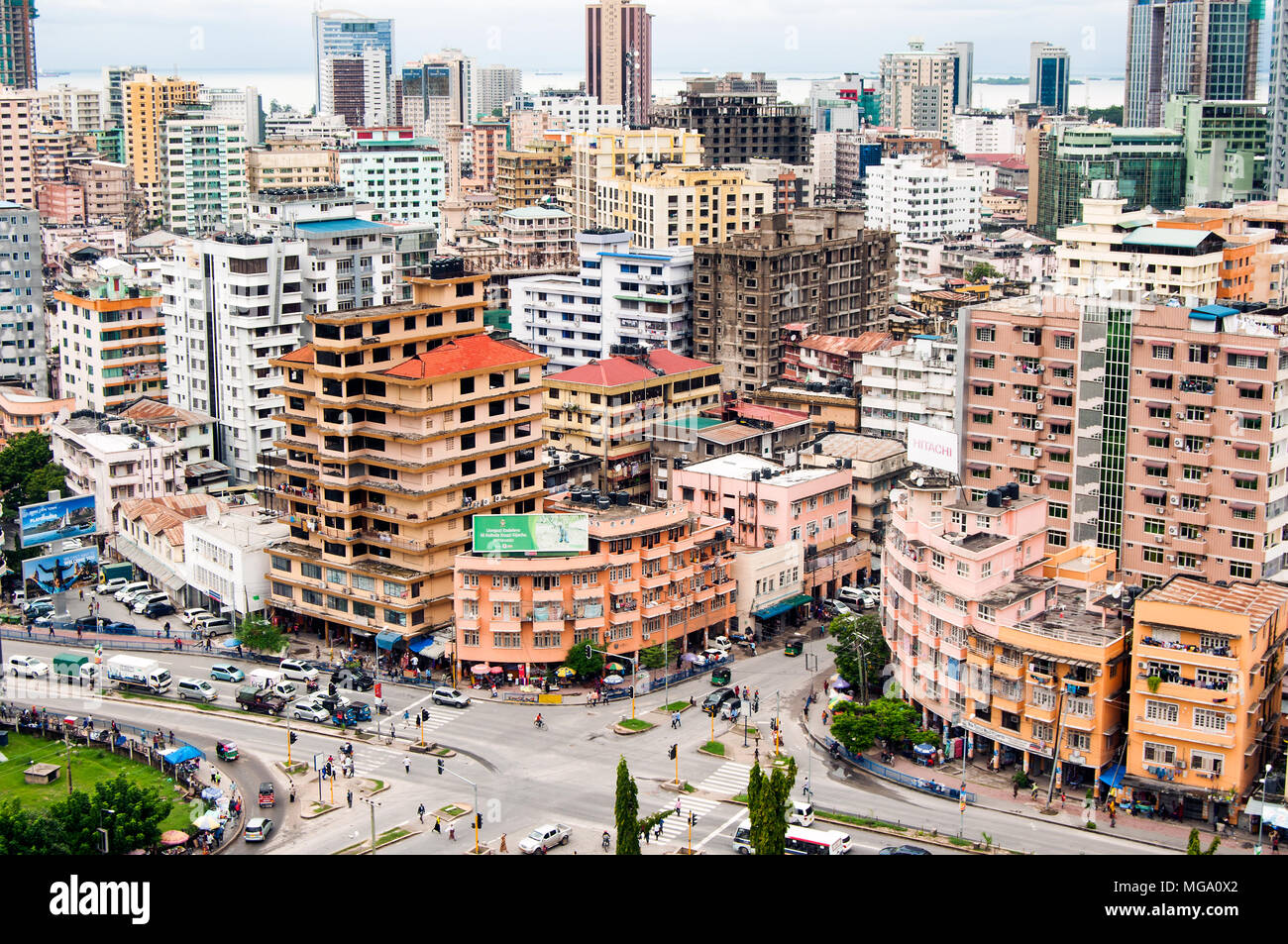 Vista aerea del CBD di Dar es Salaam con Bibi Titi Mohammed Street, Tanzania Foto Stock