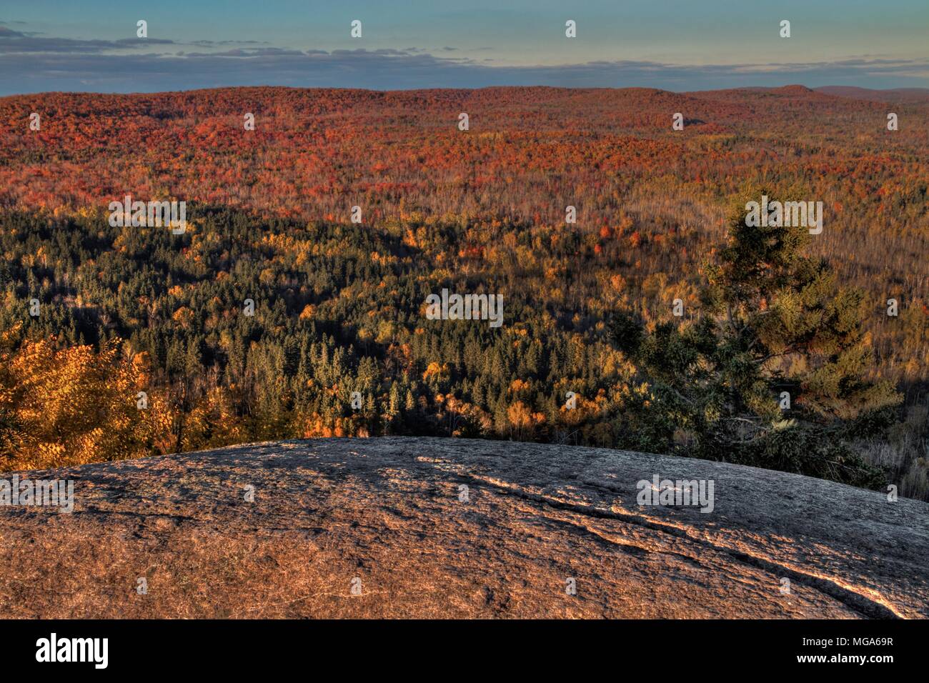 Autunno a Carlton picco delle montagne a dente di sega nel nord del Minnesota sulla sponda nord del Lago Superior Foto Stock