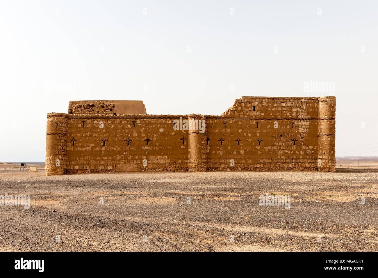Qasr Kharana, uno dei più noti dei castelli del deserto orientale in Giordania Foto Stock