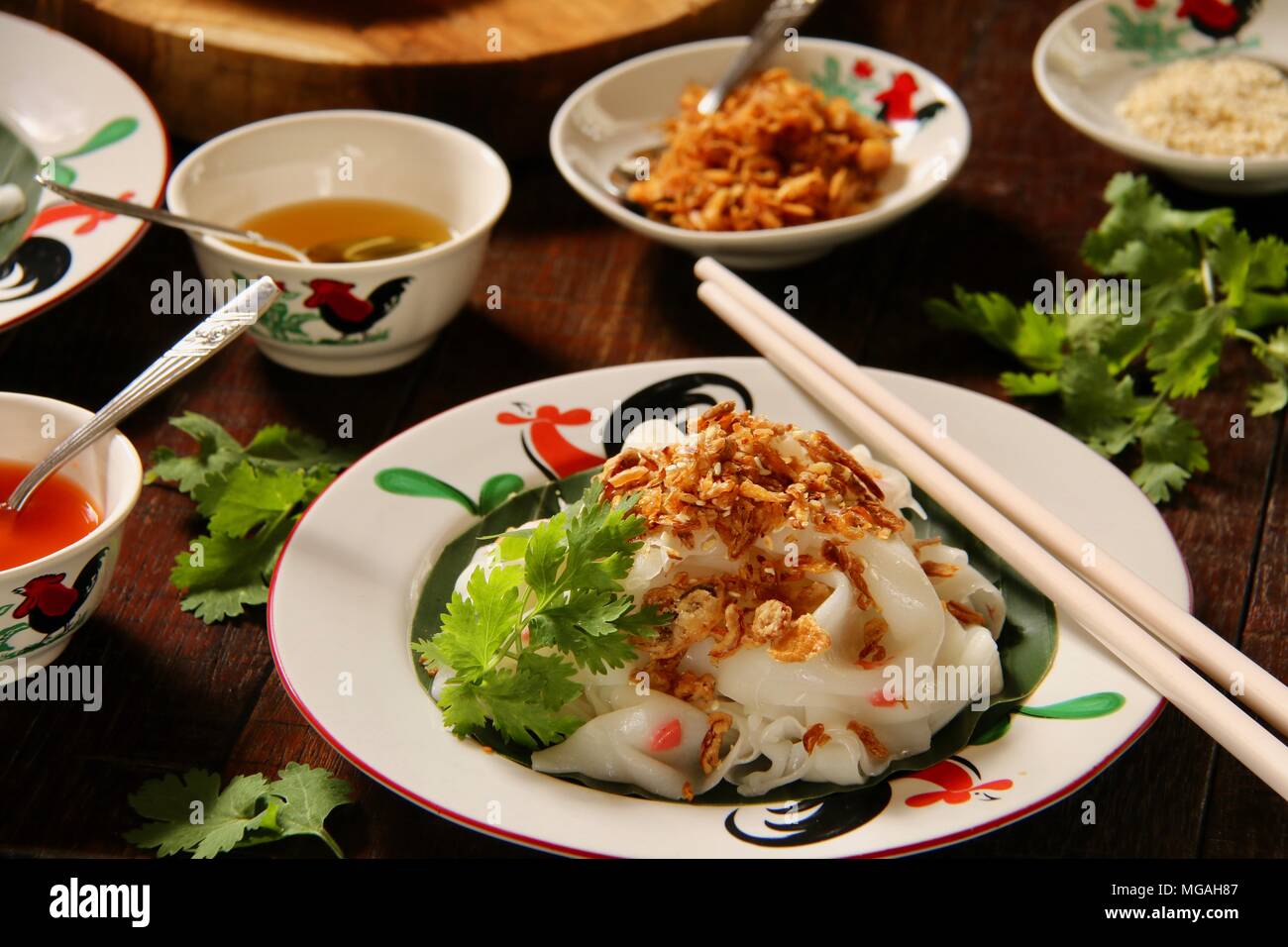 Ci Cong ventola. Una variante locale di Chee Cheung divertente, il sottile a base di noodle di riso foglio piatto. Una strada molto famosa cibo a Medan. Foto Stock