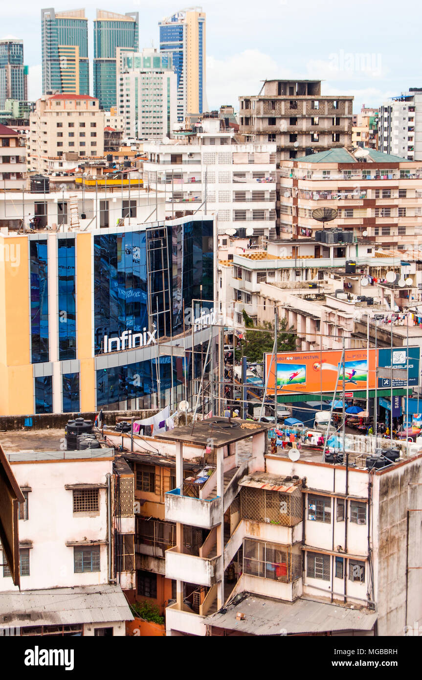 Vista aerea di Kariakoo e CBD guardando ad est da Kariakoo, Dar es Salaam, Tanzania Foto Stock