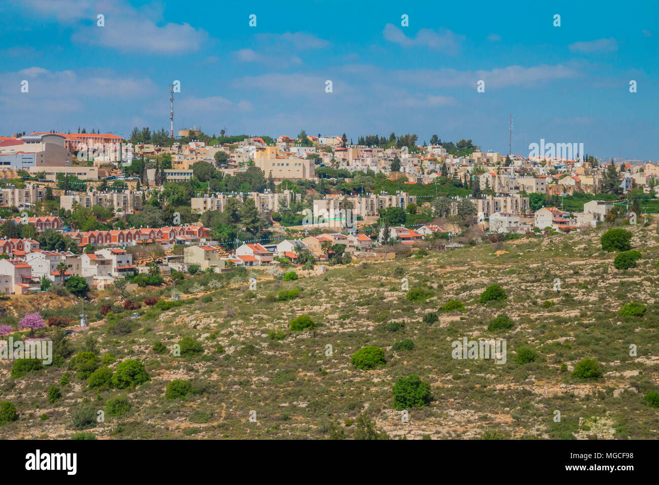 Ariel la vista della citta'. Ariel è una città che si trova all'interno della Cisgiordania di Israele. Foto Stock