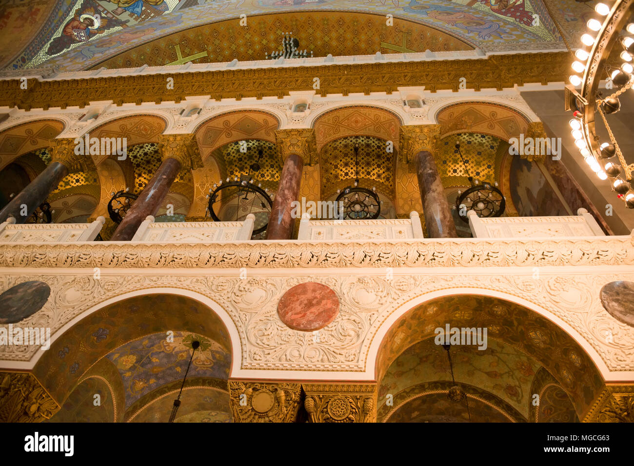 KRONSTADT, San Pietroburgo, Russia - Agosto 21, 2017: vista interna del mare Nicholas Cathedral Foto Stock