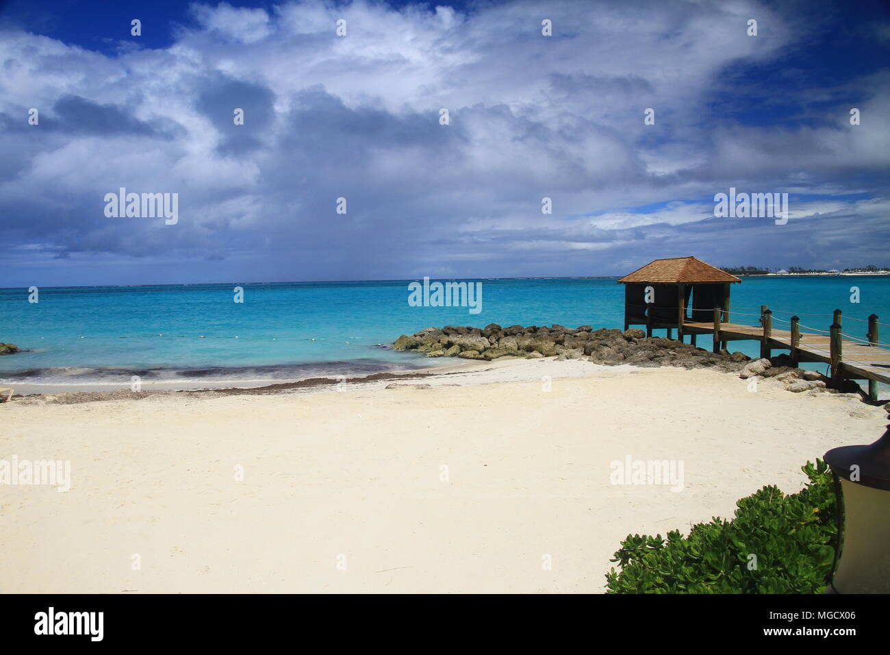 Bella giornata in spiaggia vivere la vita sull'isola Foto Stock