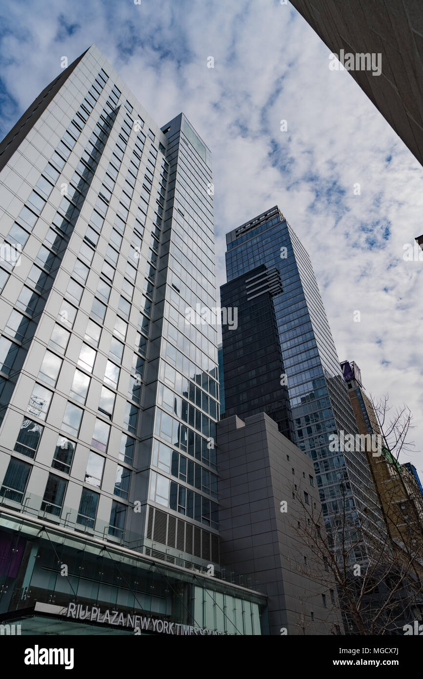 New York, Feb 14, 2018 - RIU Plaza palazzo visto nella città di New York Foto Stock