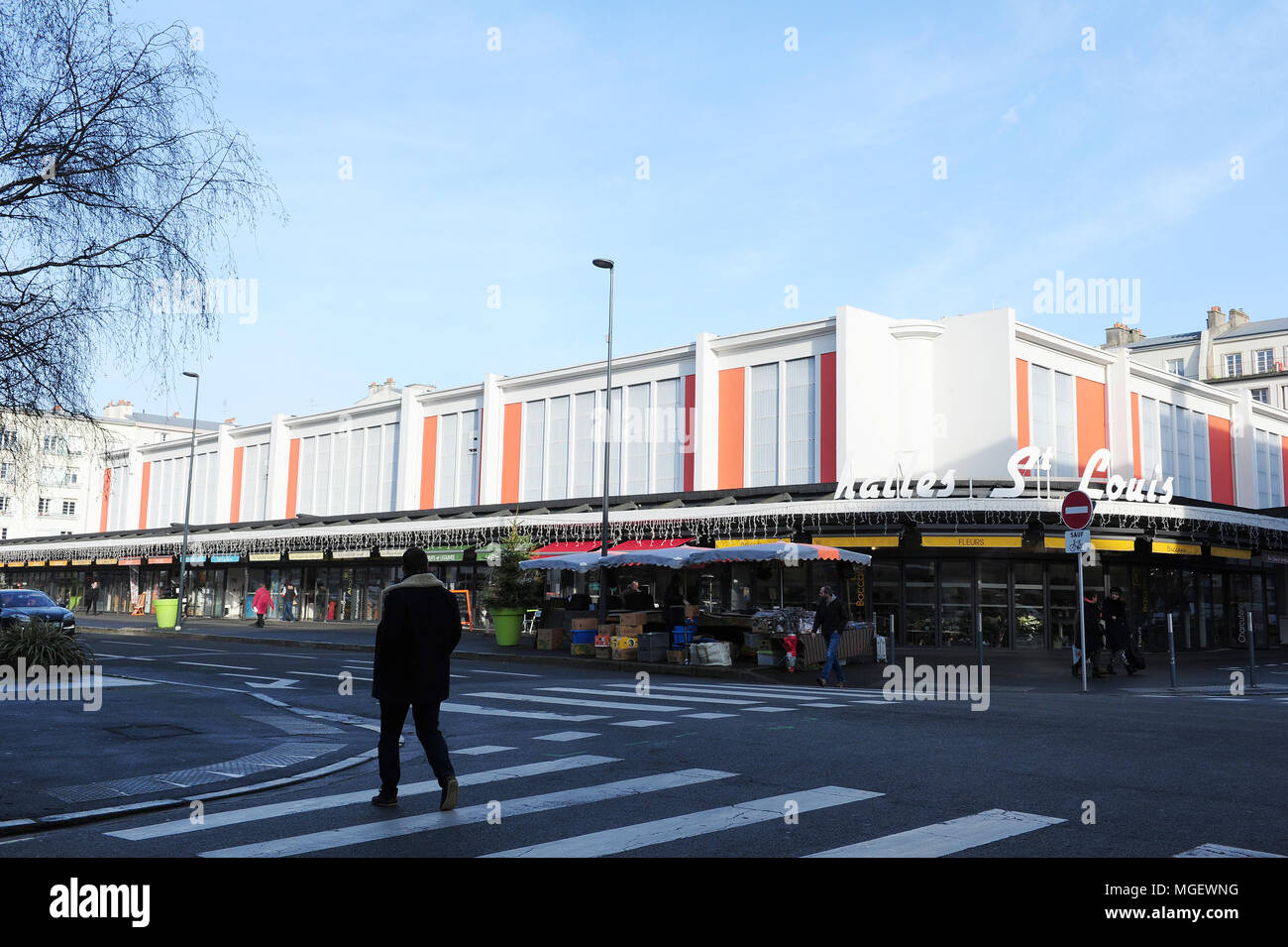 Il recentemente restaurato Halles St-Louis, un mercato coperto nel centro di Brest, Francia. Il mercato ha riaperto nel Luglio 2016 dopo 18 mesi di lavori di ristrutturazione Foto Stock