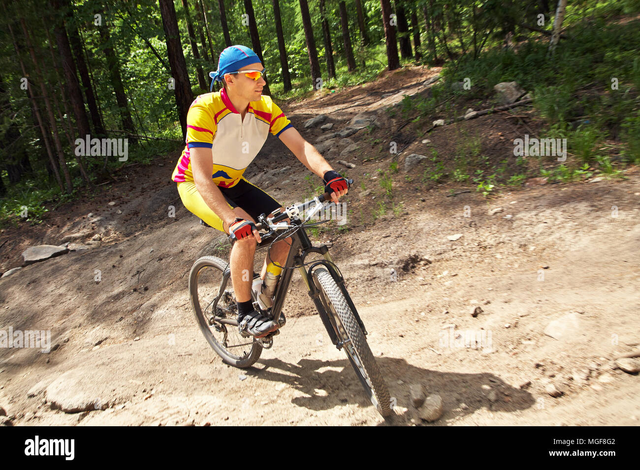 Ciclista equitazione mountain bike Foto Stock