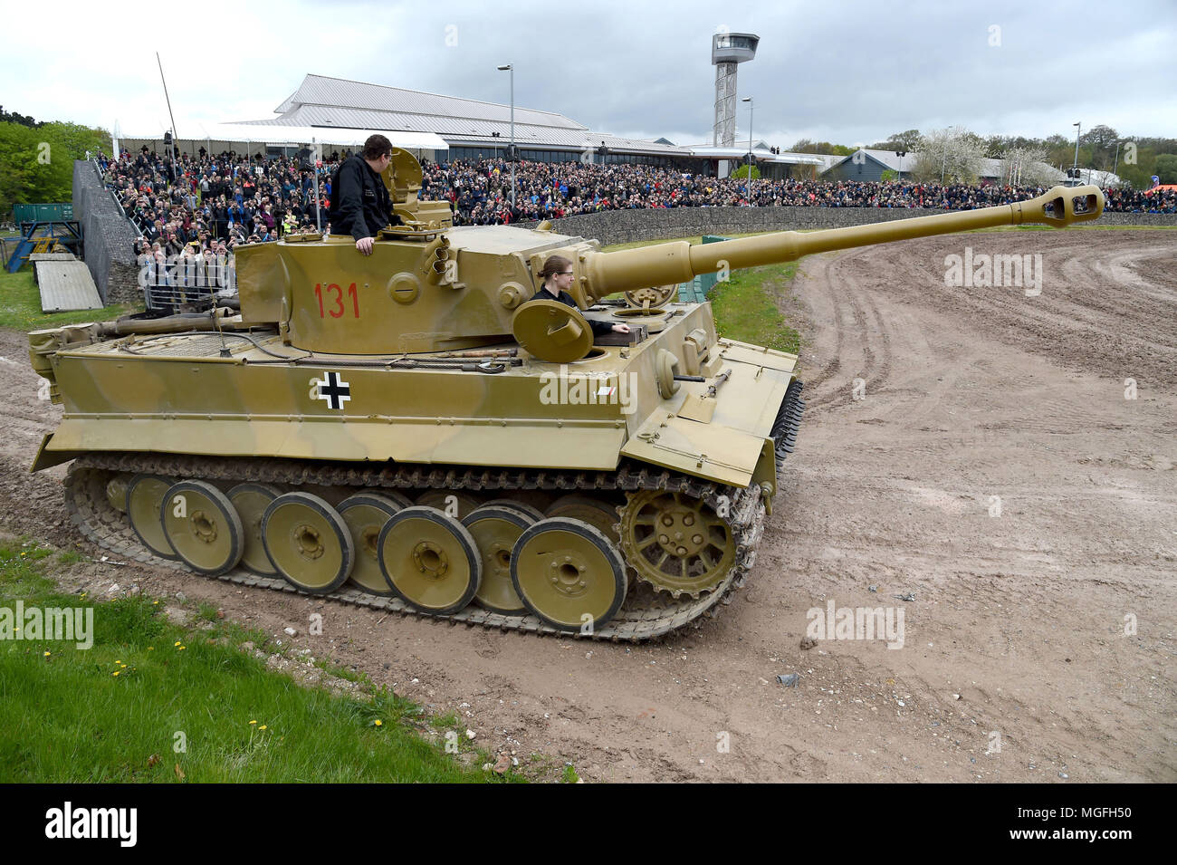 Tiger 131, famosa in tutto il mondo la Seconda Guerra Mondiale serbatoio, il funzionamento solo Tiger I nel mondo, prende per la parata a terra a Bovington Tank Museum, Dorset. Credito: Finnbarr Webster/Alamy Live News Foto Stock