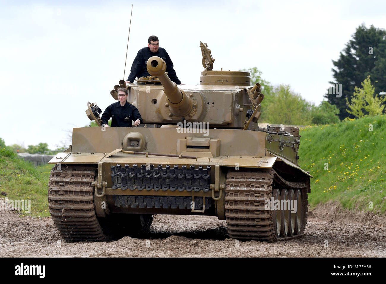 Tiger 131, famosa in tutto il mondo la Seconda Guerra Mondiale serbatoio, il funzionamento solo Tiger I nel mondo, prende per la parata a terra a Bovington Tank Museum, Dorset. Credito: Finnbarr Webster/Alamy Live News Foto Stock