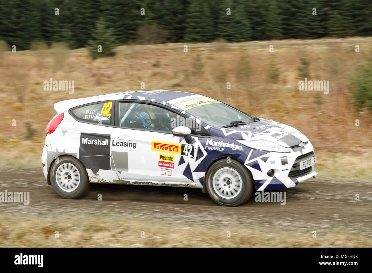 Kielder Forest, Northumberland, Regno Unito, 28 aprile 2018. Rally driver competere nel Pirelli Rally internazionale e il secondo round del Prestone British Rally Championship. (Speciale allo stadio 1 - Pundershaw 1). Andrew Cheal/Alamy Live News Foto Stock