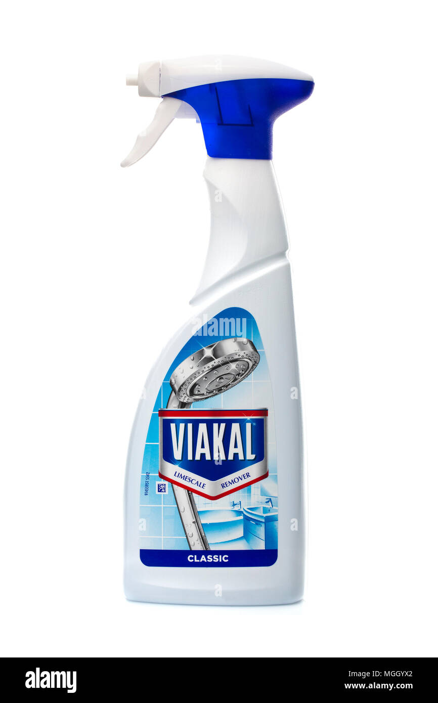 SWINDON, Regno Unito - 28 Aprile 2018: Viakal classico per la rimozione del calcare la bottiglia spray su sfondo bianco Foto Stock