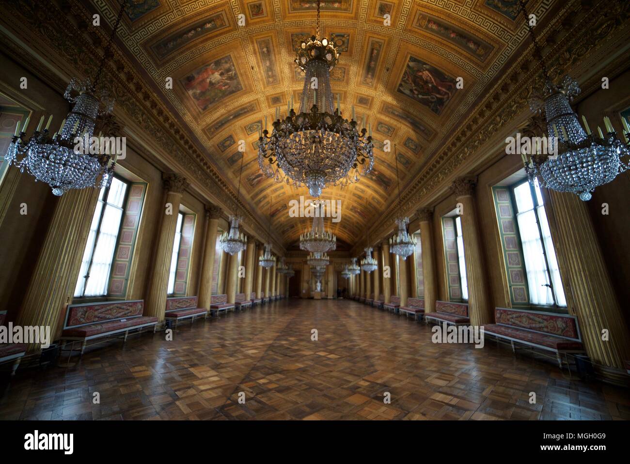 La sala principale all'interno del Château de Compiègne, Francia. La grande galerie. Foto Stock