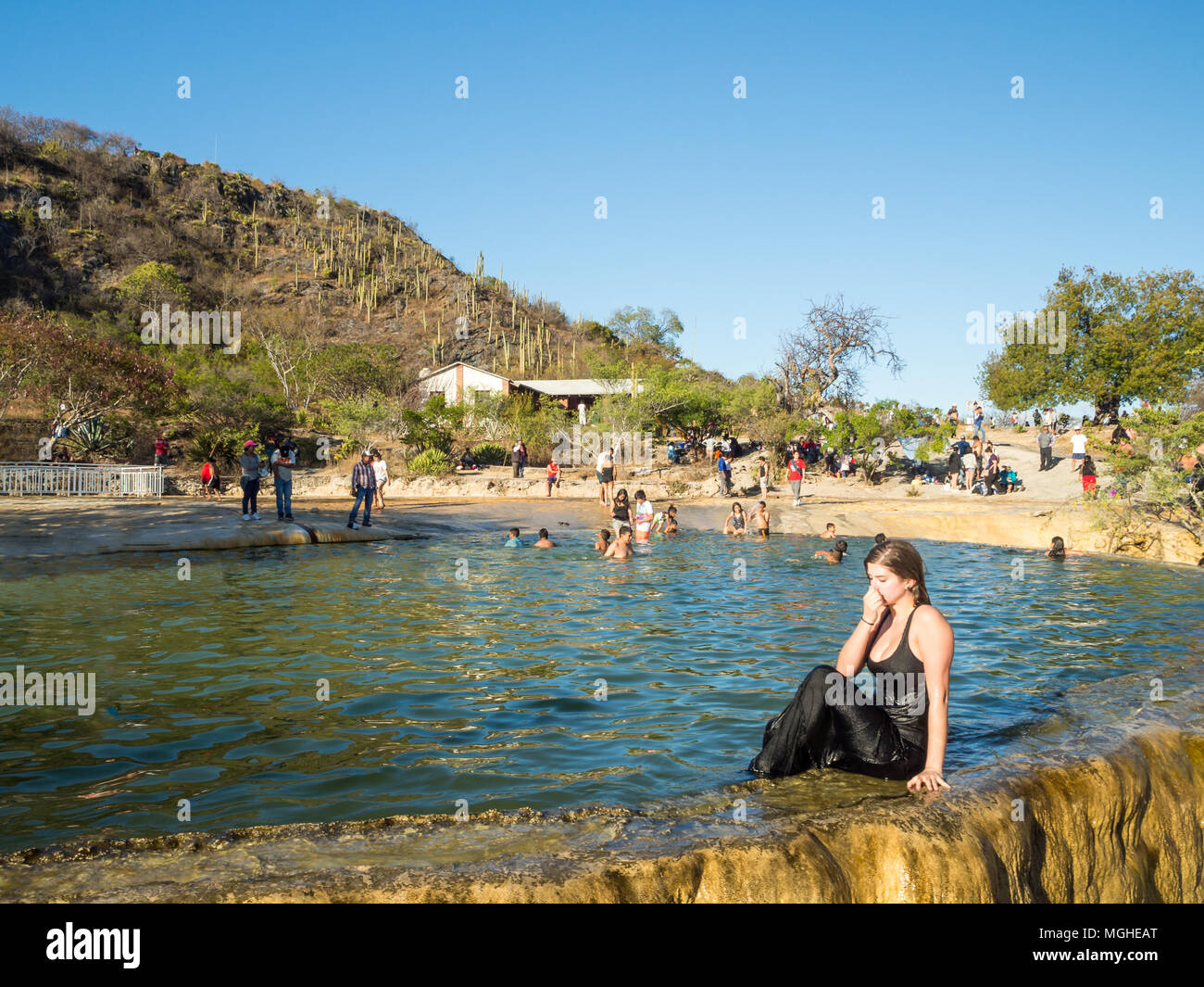 Hierve el agua, Oaxaca, Messico, Sud America: [meraviglia naturale la formazione nella regione di Oaxaca, primavera calda cascata in montagna durante Foto Stock