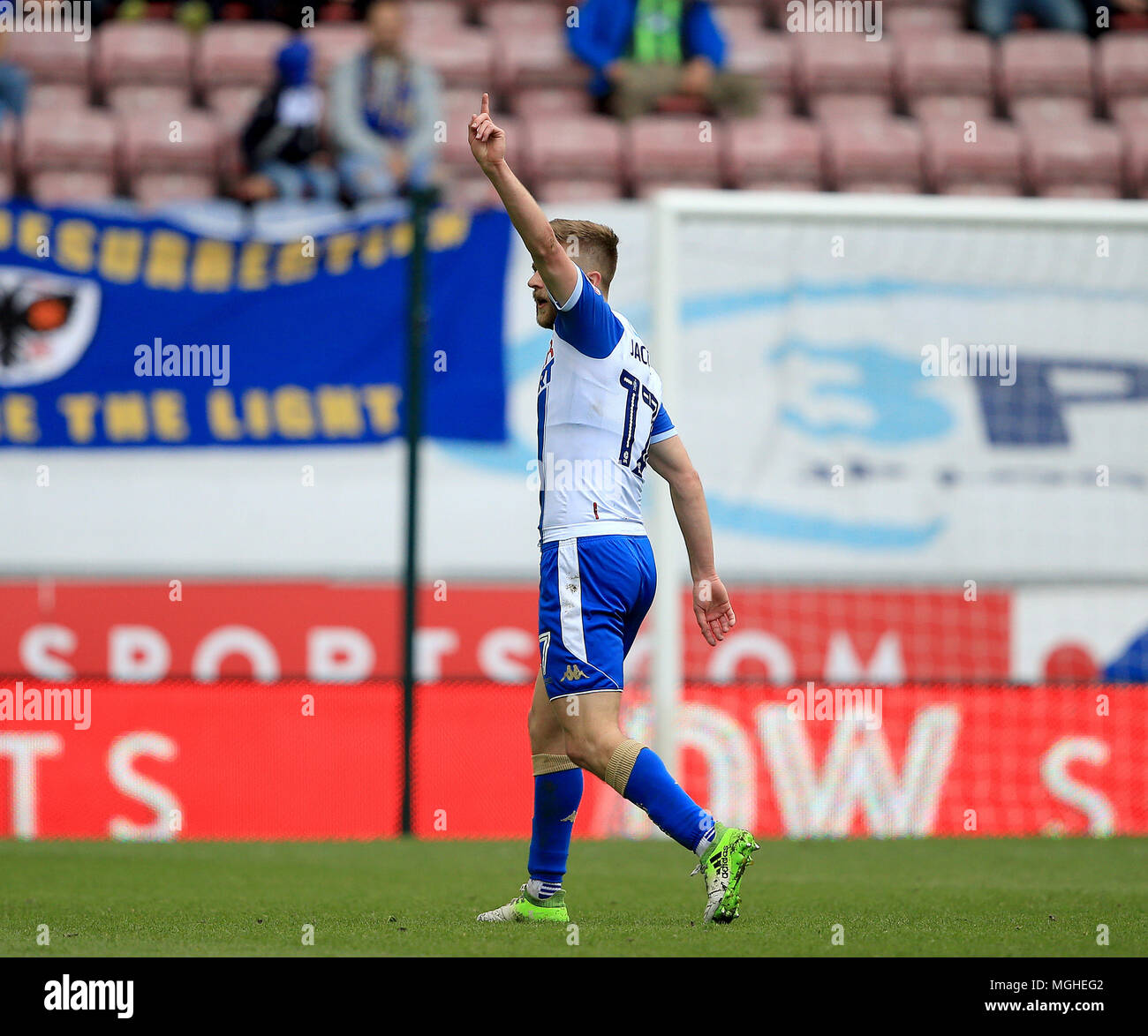 Wigan Athletic Michael Jacobs celebra dopo segna i suoi lati primo obiettivo durante il Cielo lega Bet One corrispondono al DW Stadium, Wigan. Foto Stock