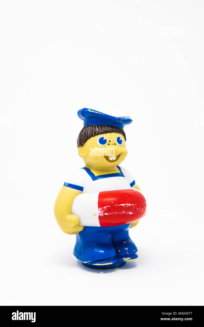 Bagno di Childs giocattolo, un jolly sailer con salvagente. Foto Stock