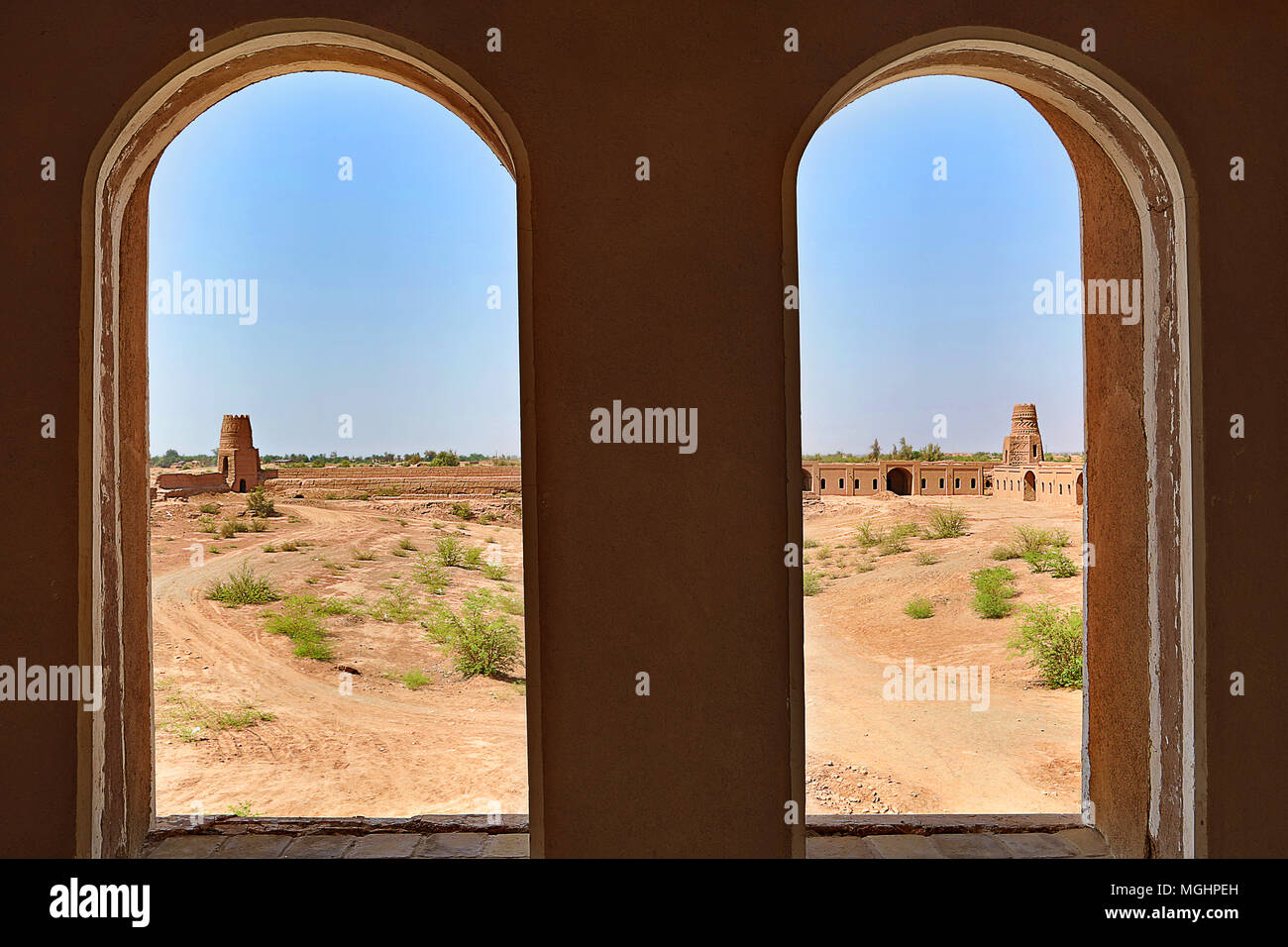 Rovine del caravanserai medievale a Shafiabad, Iran Foto Stock