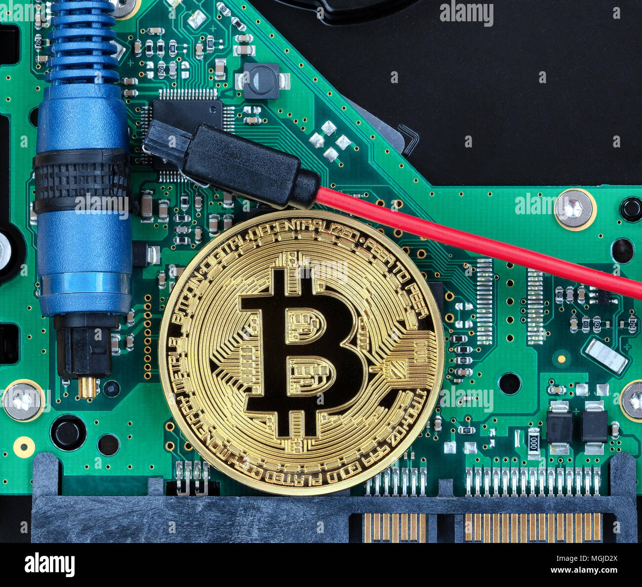 Vista aerea del futuro della moneta con la tecnologia del computer Foto Stock