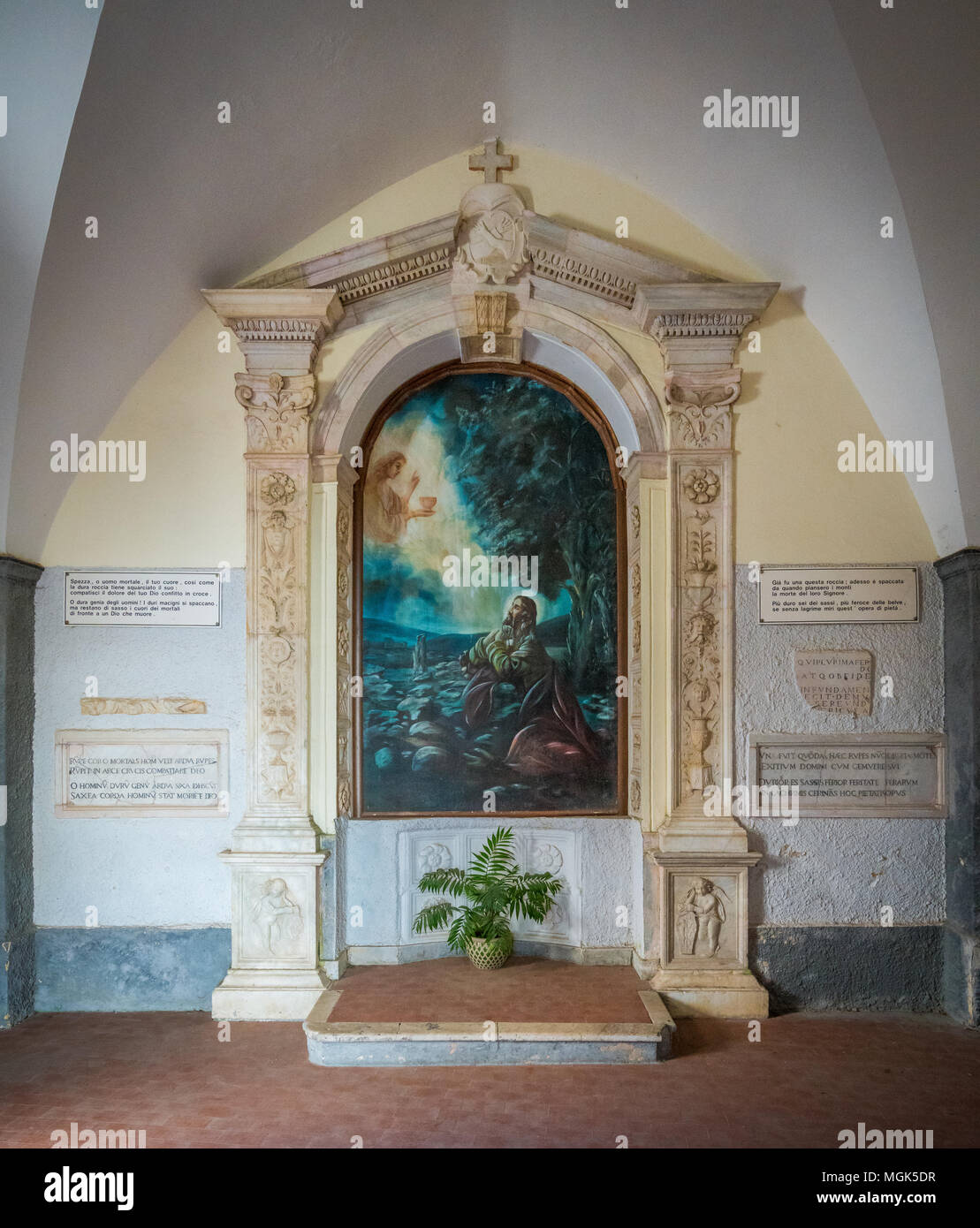 Santuario Di Montagna Spaccata Immagini E Fotografie Stock Ad Alta santuario-di-montagna-spaccata-immagini-e-fotografie-stock-ad-alta