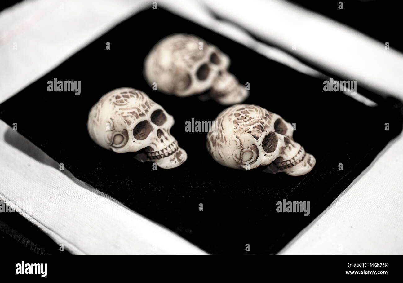 Gruppo di tre teschi d avorio Foto Stock