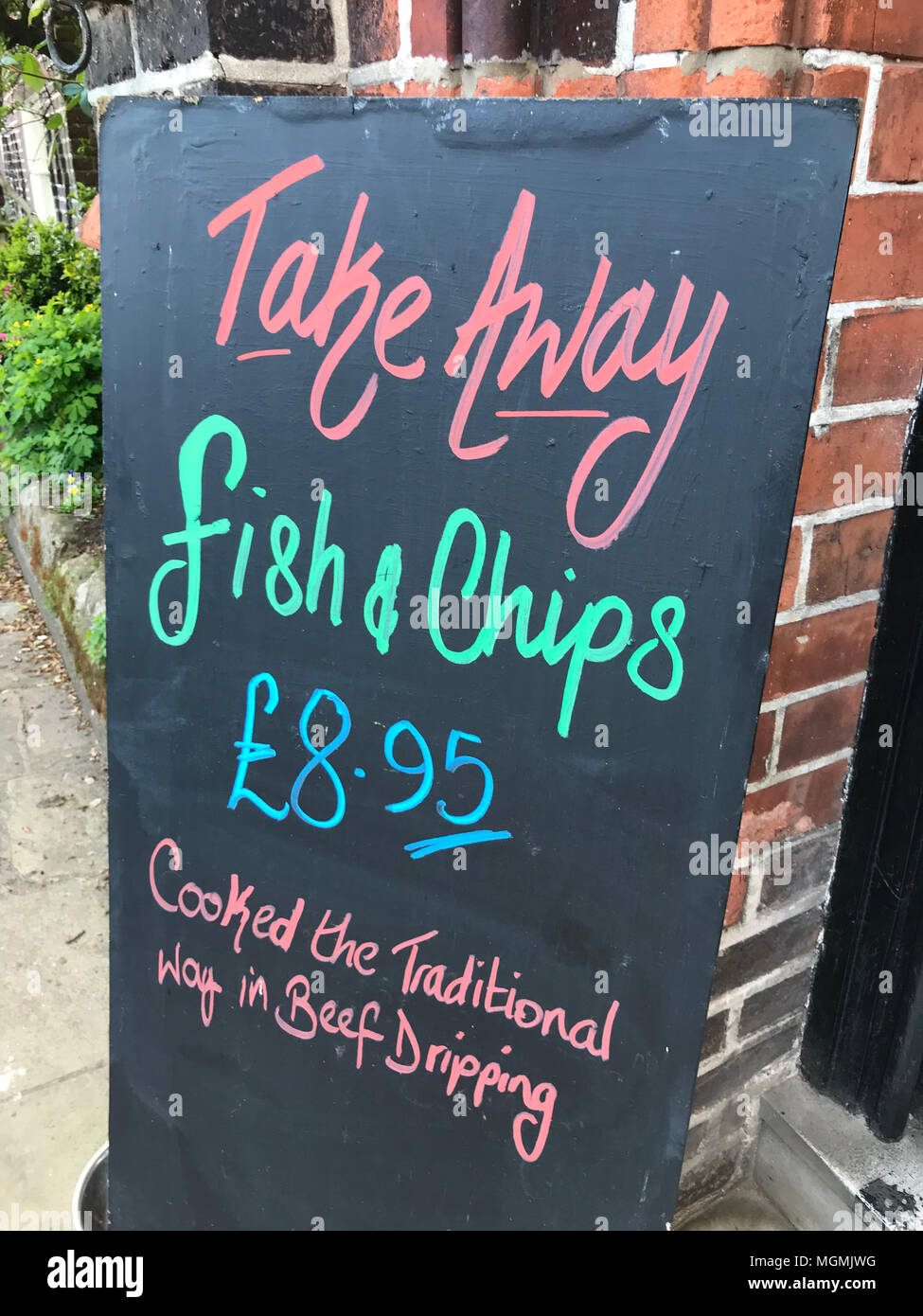 Pesce e patatine fritte in carni bovine segno di gocciolamento Foto Stock