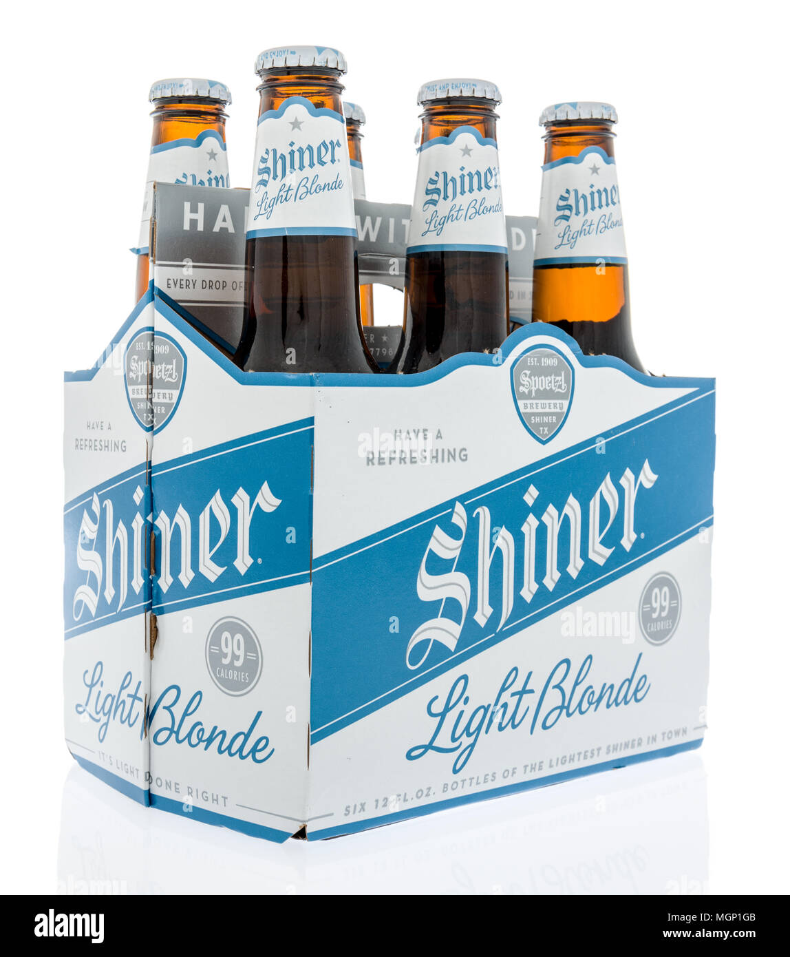 Winneconne, WI - 20 Aprile 2018: Un six pack di Shiner luce birra bionda isolato su un background. Foto Stock