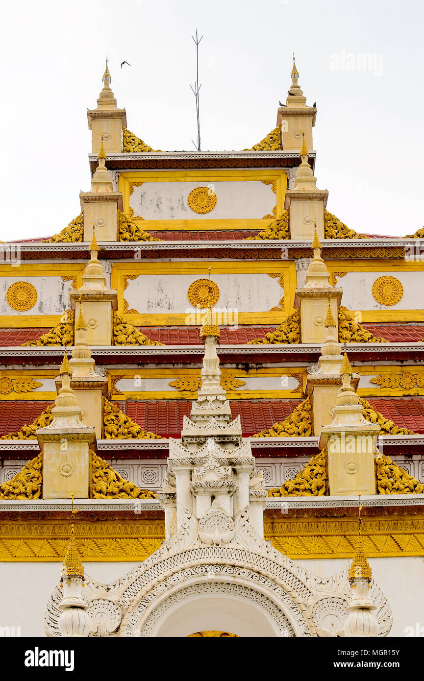 Monastero di Atumashi (Maha Atulaveyan Kyaungdawgyi), un monastero buddista, Mandalay Myanmar (Birmania). È stato costruito nel 1857 dal Re Mindon Foto Stock