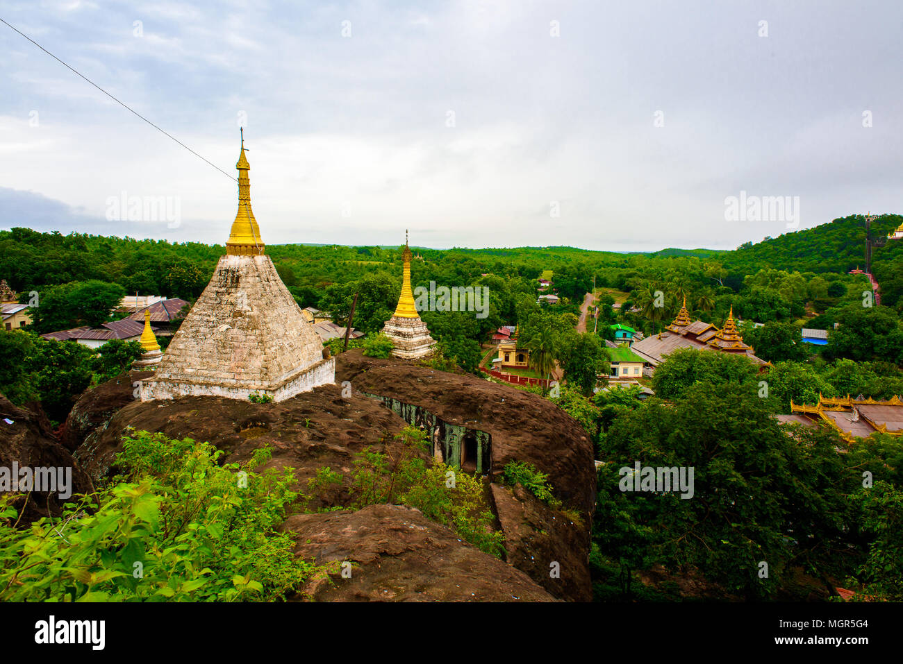 Phowintaung (montagna isolate di meditazione solitaria), una grotta buddista complessa, Yinmabin Township, Monywa distretto, Sagaing Regione, Birmania settentrionale (M Foto Stock