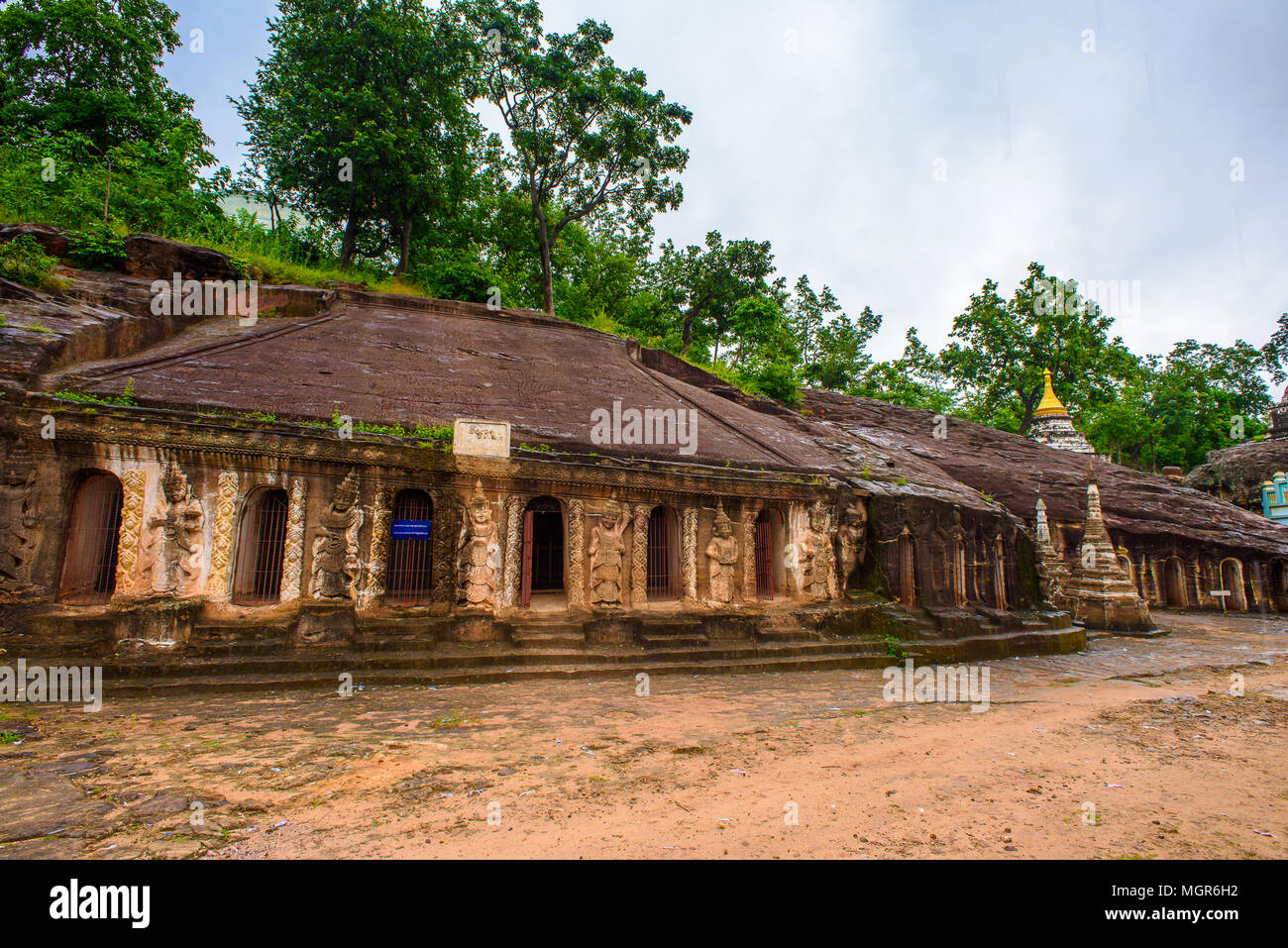 Phowintaung (montagna isolate di meditazione solitaria), una grotta buddista complessa, Yinmabin Township, Monywa distretto, Sagaing Regione, Birmania settentrionale (M Foto Stock