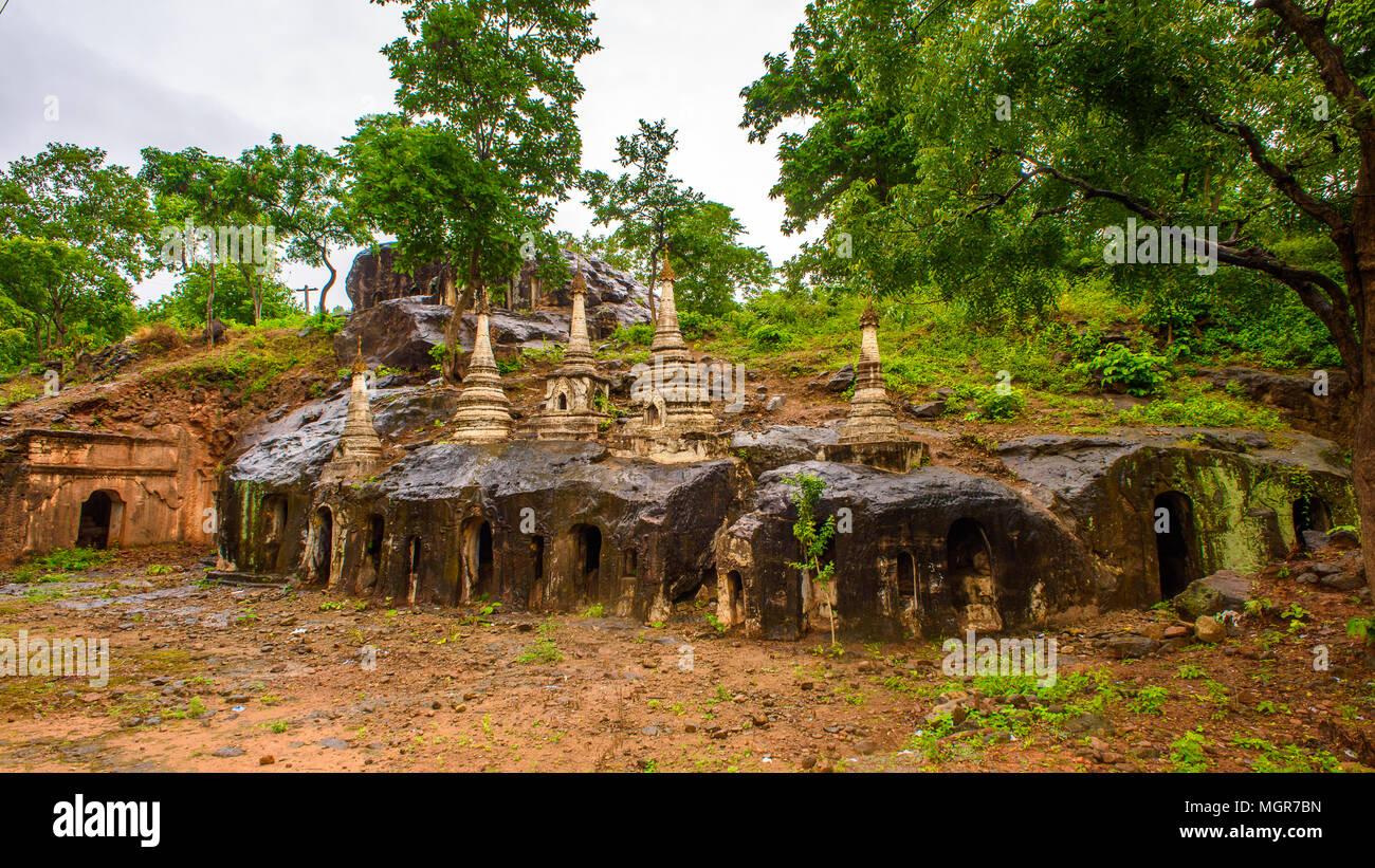 La natura intorno al Phowintaung (montagna isolate di meditazione solitaria), una grotta buddista complessa, Yinmabin Township, Monywa distretto, Sagaing regione, Foto Stock