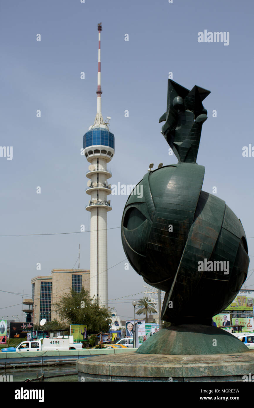 Precedentemente chiamato International Saddam Tower è un 205 m torre della TV a Baghdad, Iraq. La torre inaugurato nel 1994 e sostituito una torre di comunicazioni destro Foto Stock