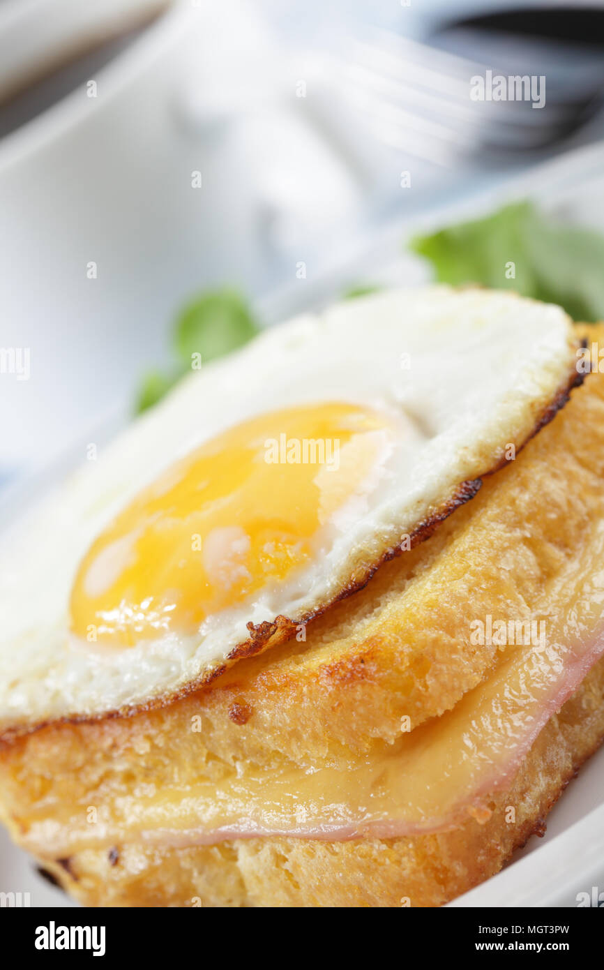 Croque madame panino con caffè Foto Stock