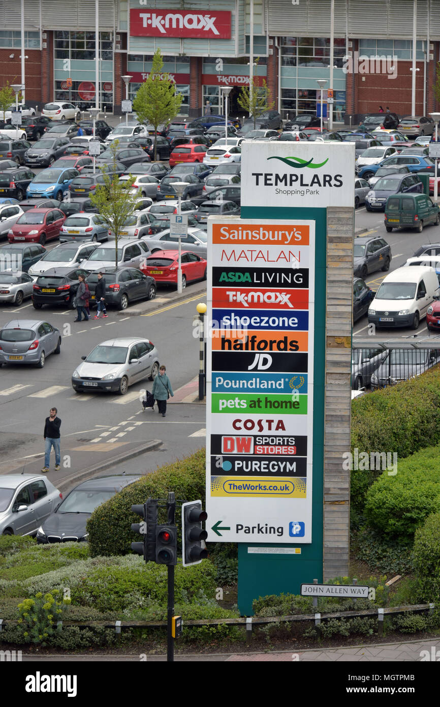 Oxfordshire, Regno Unito. . 29 apr, 2018. I Templari shopping park in Cowley, Oxfordshire dove i supermercati Sainsburys e Asda entrambi dispongono di punti di vendita al dettaglio. Credito: Bridget Coaker/Alamy Live News Foto Stock