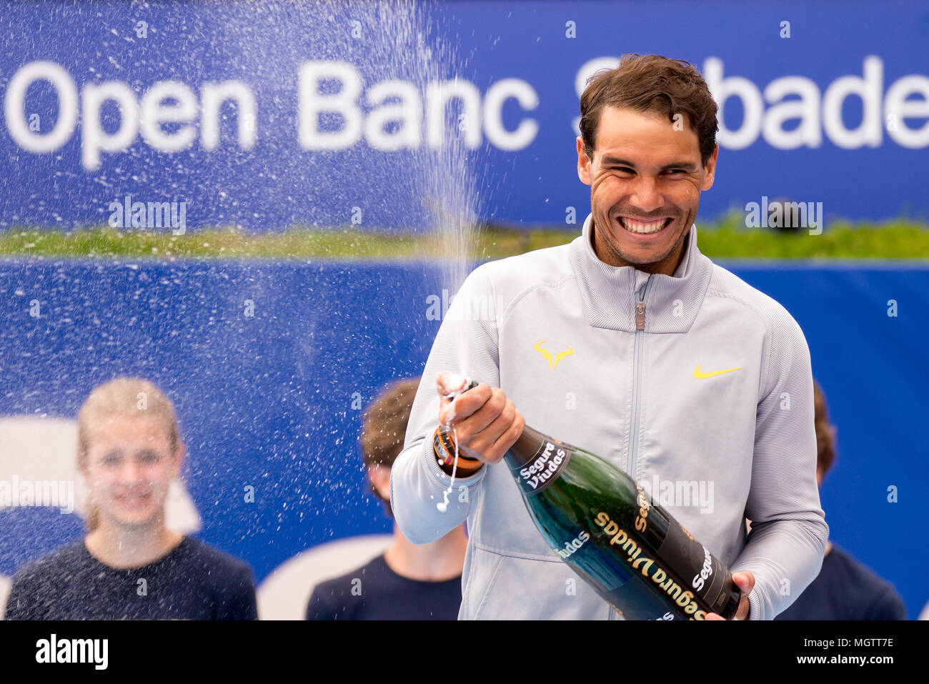 Barcellona, Spagna. Il 29 aprile 2018. Rafa Nadal celebra la vittoria a Barcellona ATP Open Banc Sabadell Conde de Godo torneo su Aprile 29, 2018 a Barcellona, Spagna. Credito: Christian Bertrand/Alamy Live News Foto Stock