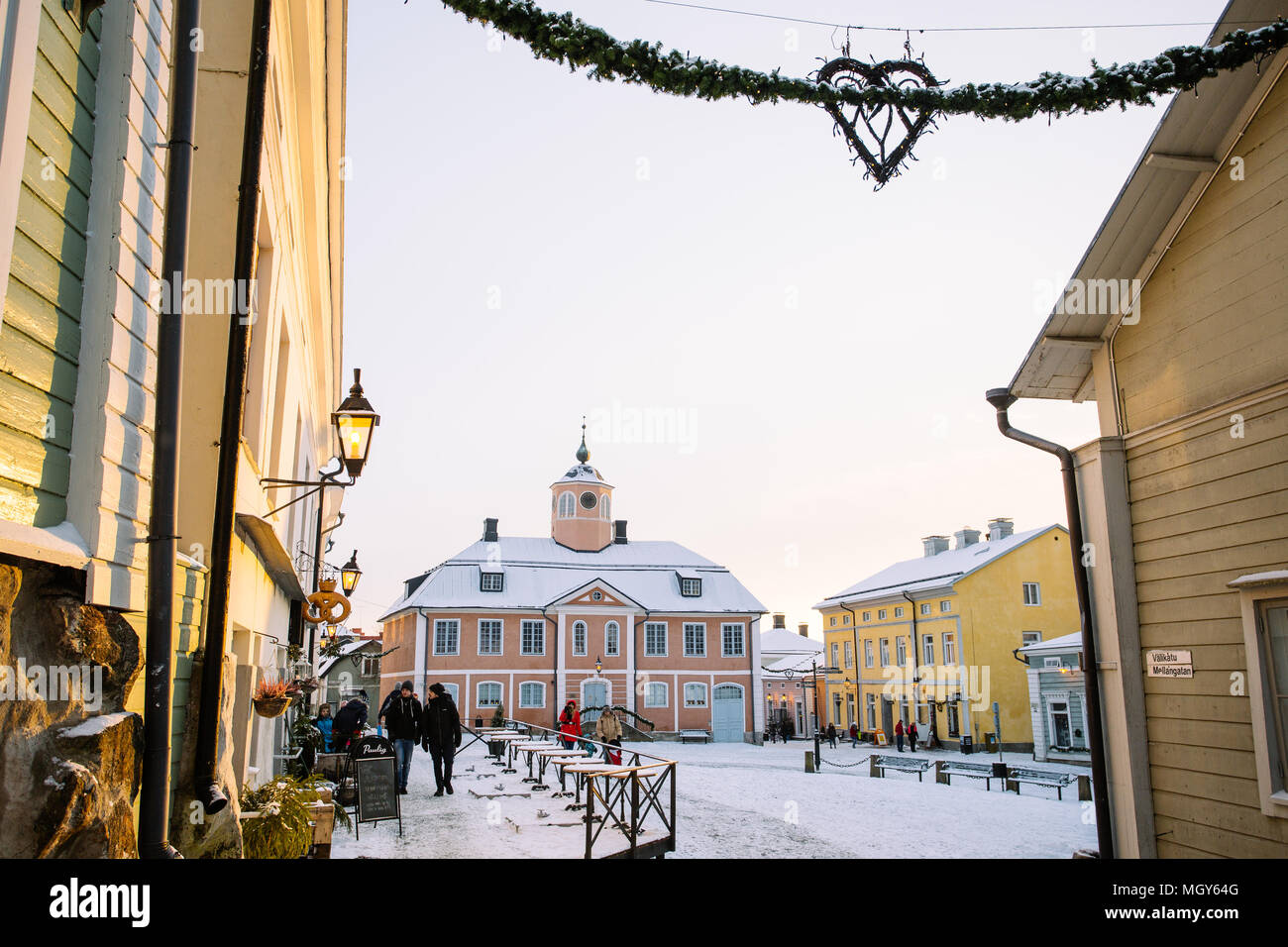 Piazza Raatihuoneentori in inverno, Porvoo, Finlandia, Europa Foto Stock