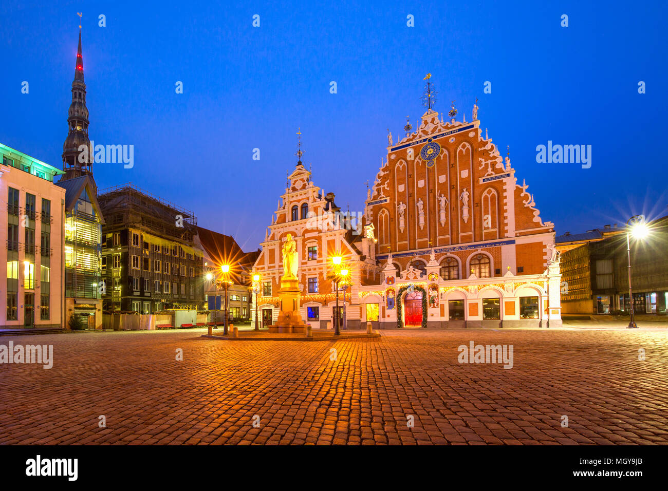 City Hall Square nella Città Vecchia di Riga, Lettonia Foto Stock