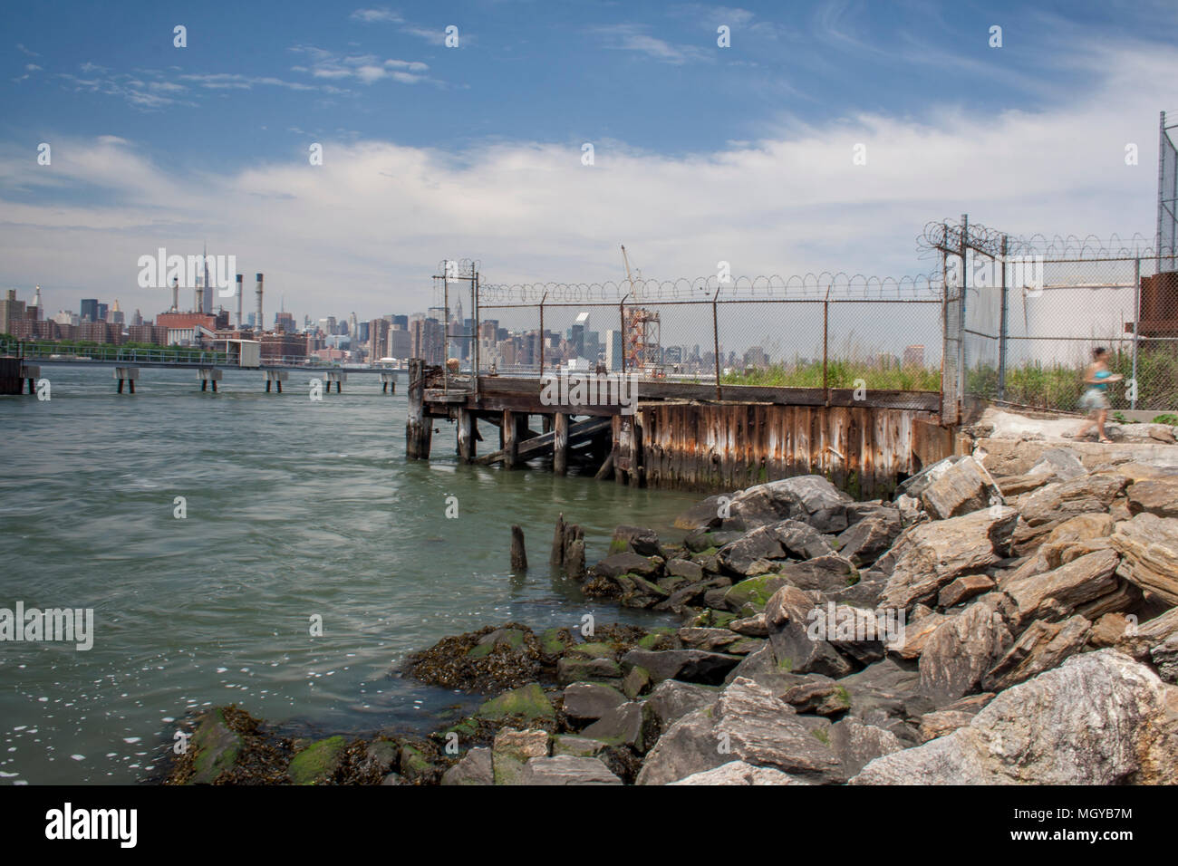 Vista dal traghetto Grand Park, Williamsburg, Brooklyn, NY Foto Stock