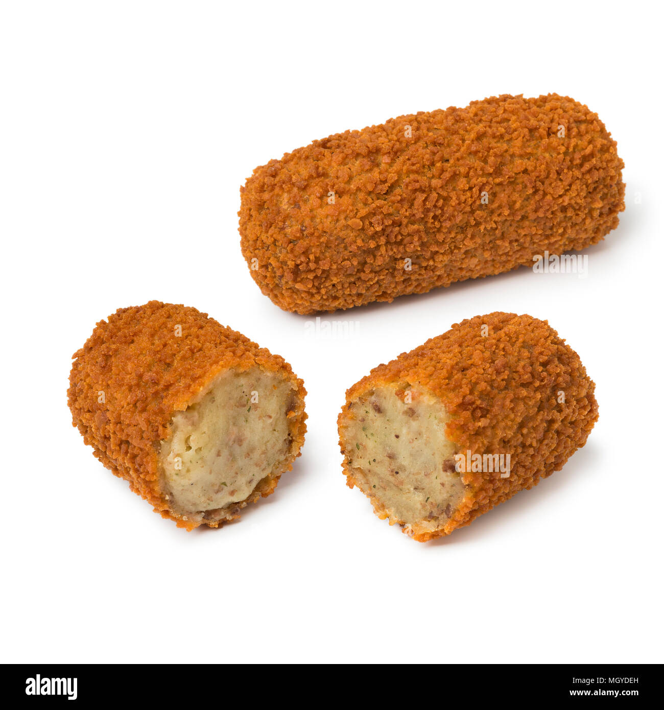 Singole fritte kroket olandese e uno fette uno isolato su sfondo bianco Foto Stock