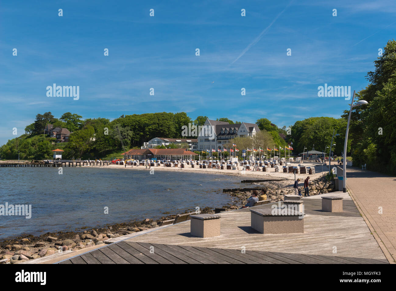 Spiaggia di fronte a Glücksburg, fiordo di Flensburg, Schleswig-Holstein, Germania, Europa Foto Stock