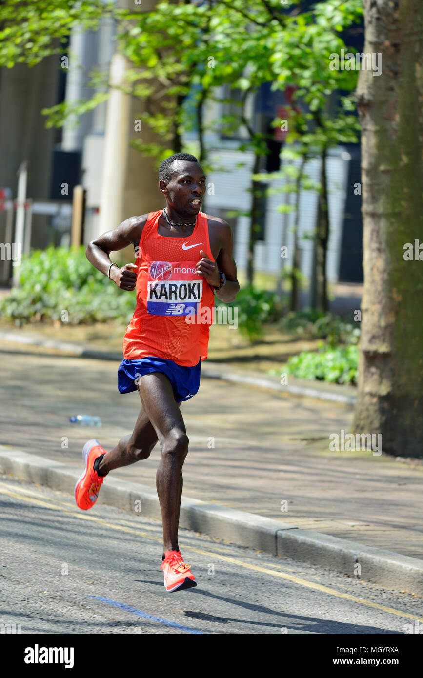Bedan Karoki del Kenya, elite uomo concorrente, 2018 Vergine denaro maratona di Londra, London, Regno Unito Foto Stock